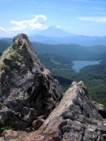 雷岩と富士山と
