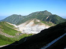 厳冬期の奥大日岳稜線には日本最大級の雪庇ができるそうです